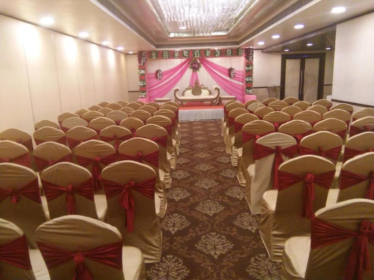 The Fern Residency Rajkot Hotel Екстериор снимка