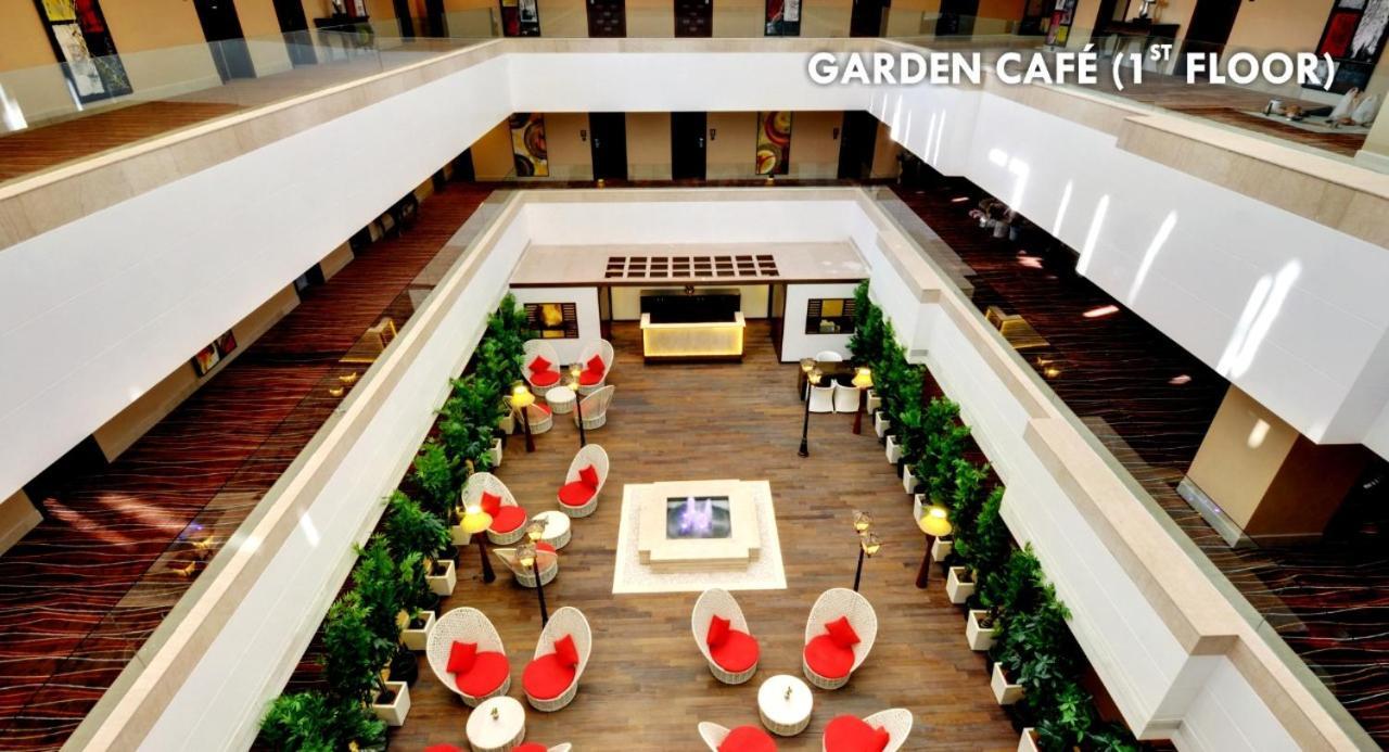 The Fern Residency Rajkot Hotel Екстериор снимка