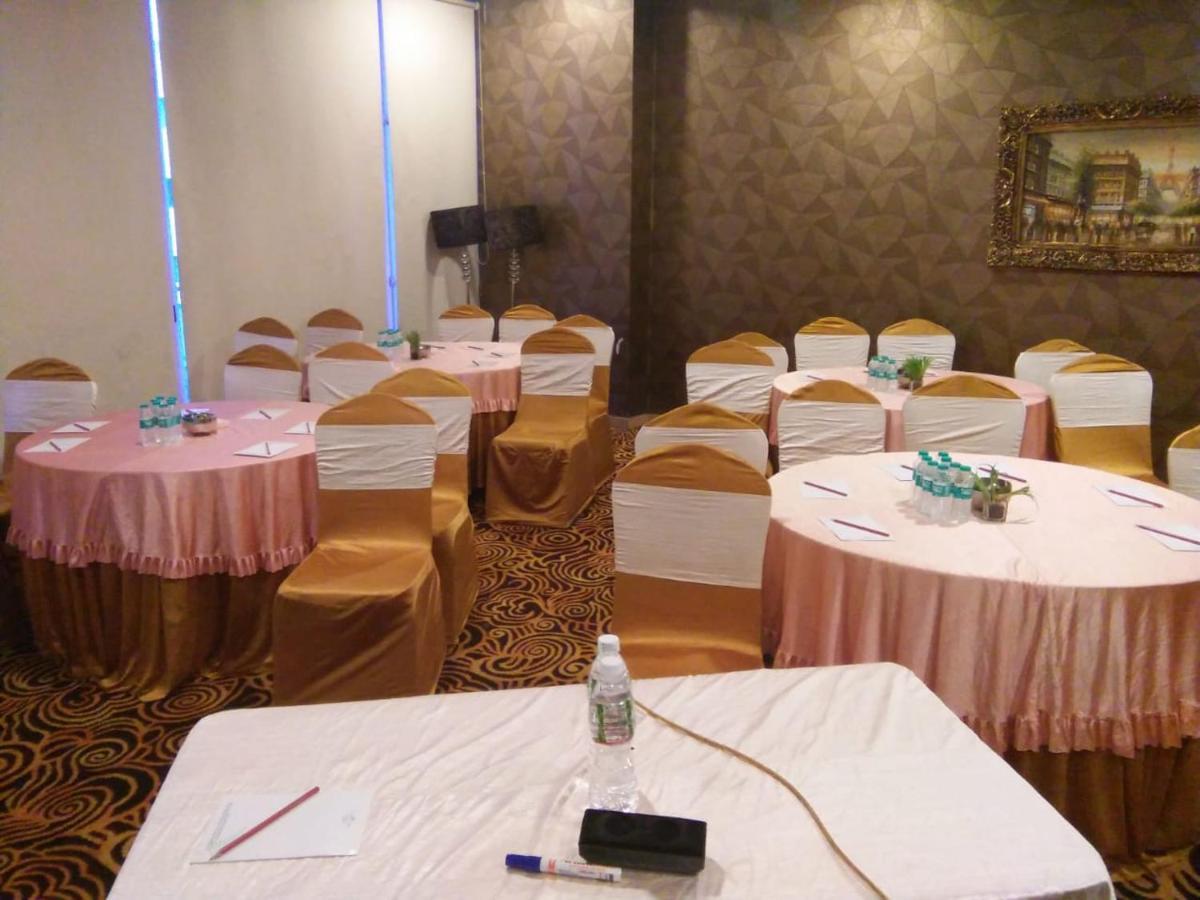 The Fern Residency Rajkot Hotel Екстериор снимка