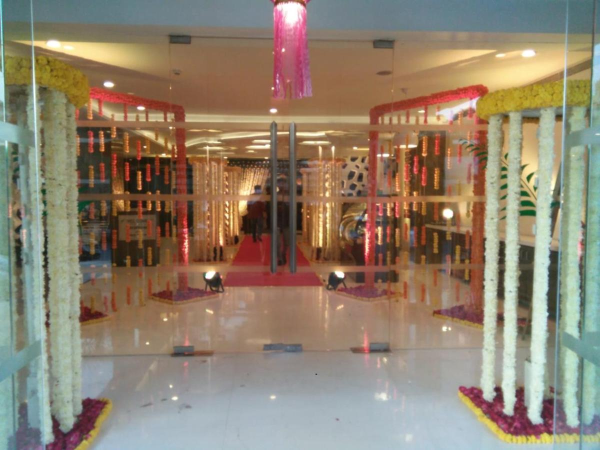 The Fern Residency Rajkot Hotel Екстериор снимка