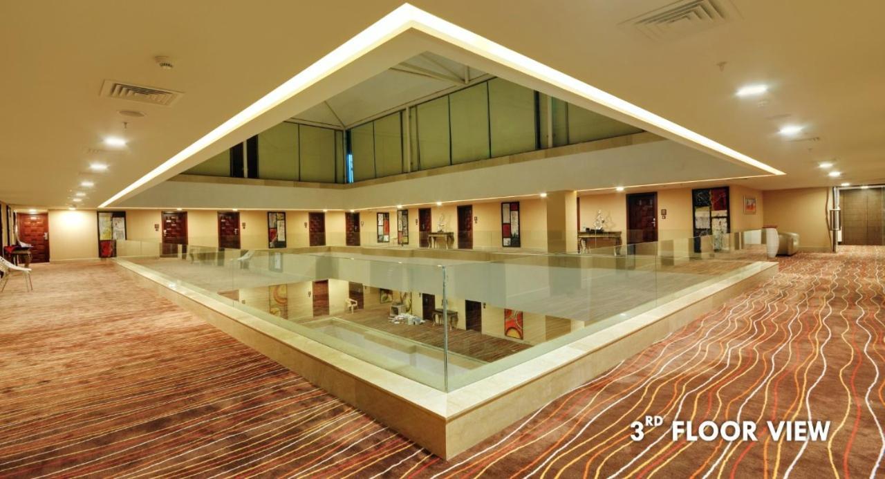 The Fern Residency Rajkot Hotel Екстериор снимка