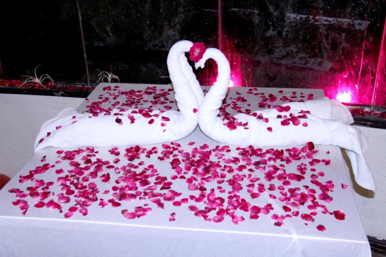 The Fern Residency Rajkot Hotel Екстериор снимка
