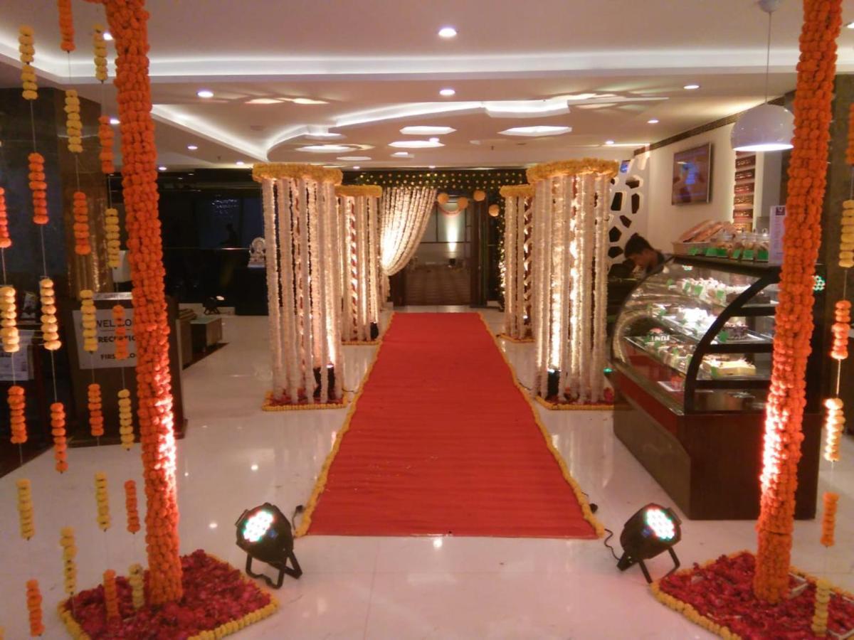 The Fern Residency Rajkot Hotel Екстериор снимка