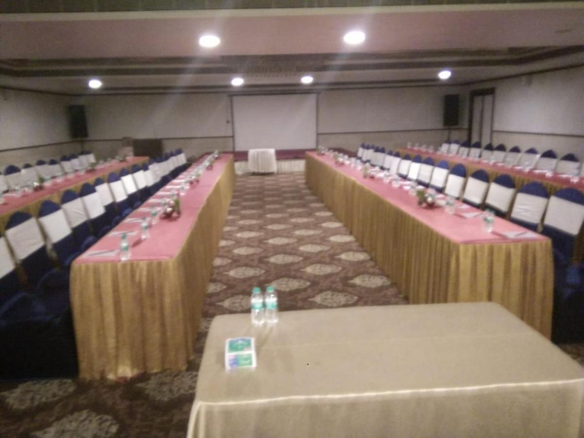 The Fern Residency Rajkot Hotel Екстериор снимка