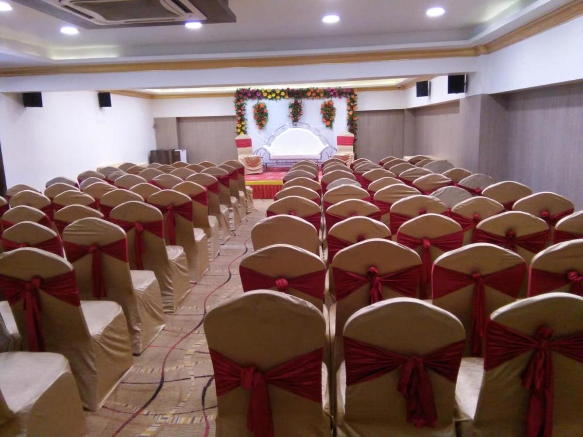 The Fern Residency Rajkot Hotel Екстериор снимка