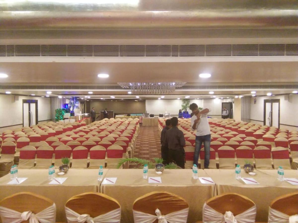 The Fern Residency Rajkot Hotel Екстериор снимка