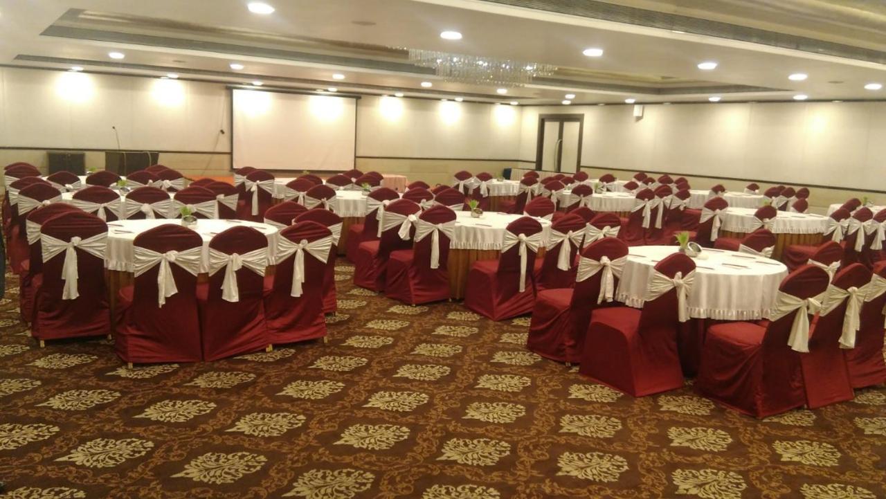 The Fern Residency Rajkot Hotel Екстериор снимка