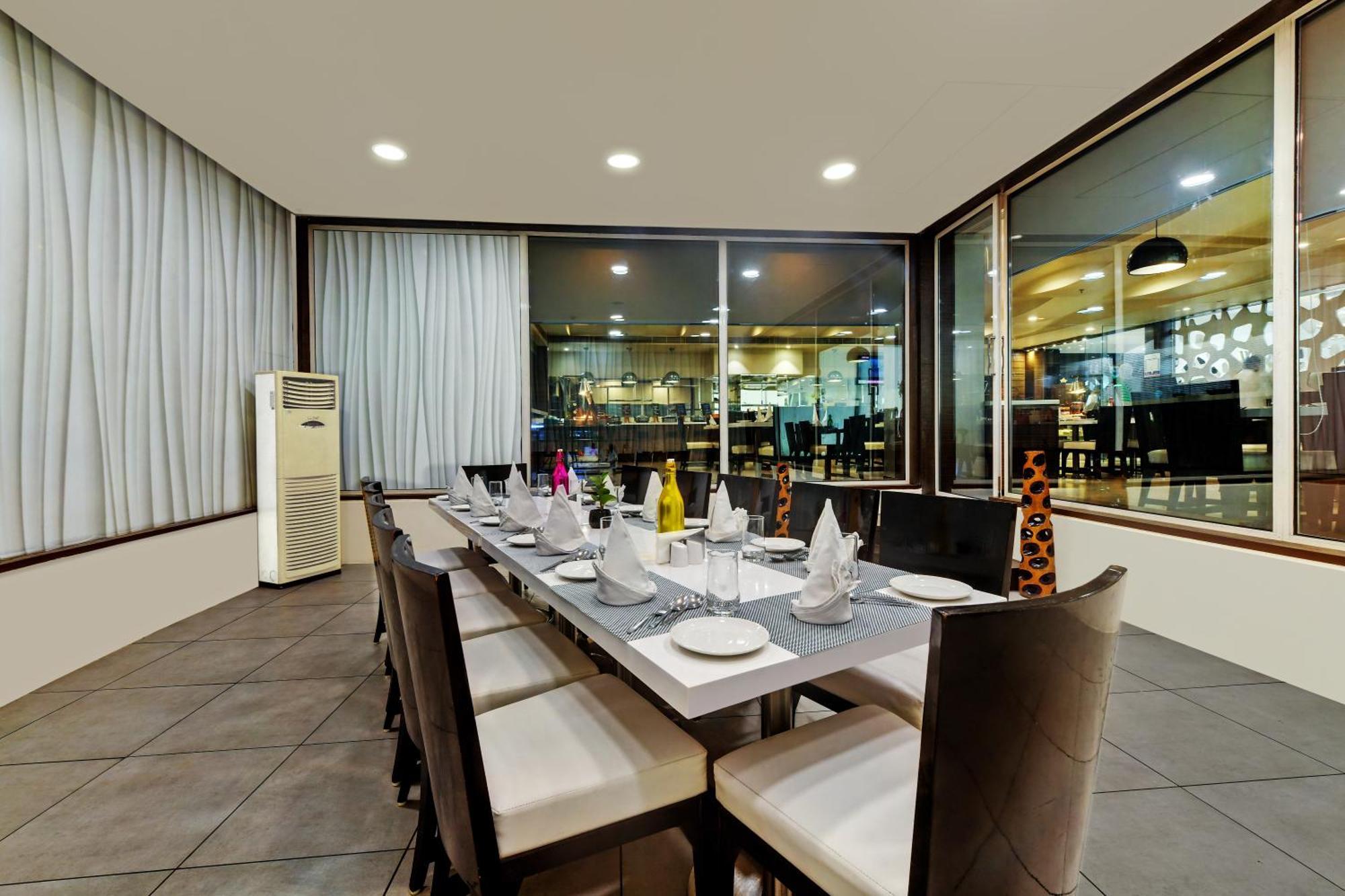 The Fern Residency Rajkot Hotel Екстериор снимка