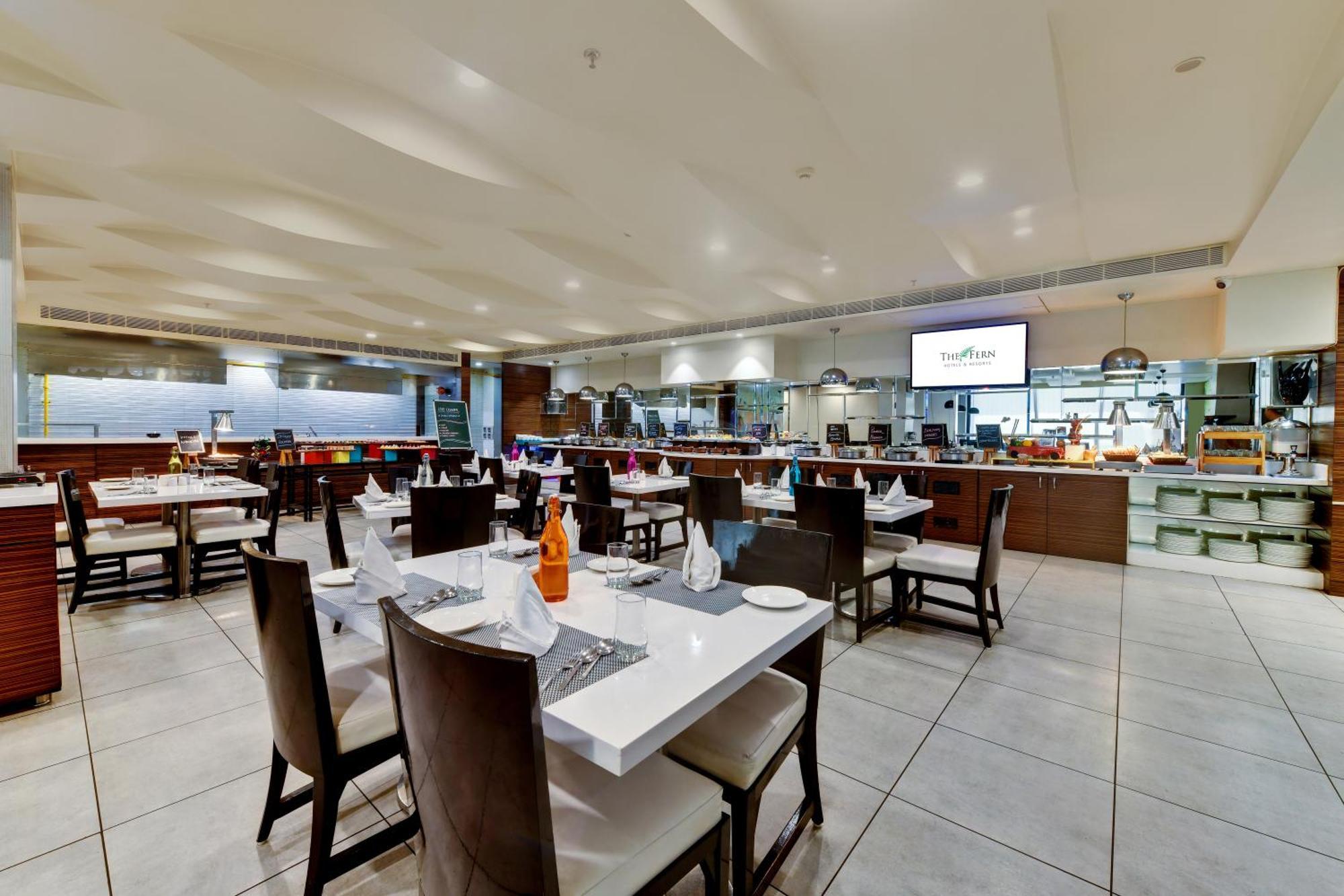The Fern Residency Rajkot Hotel Екстериор снимка