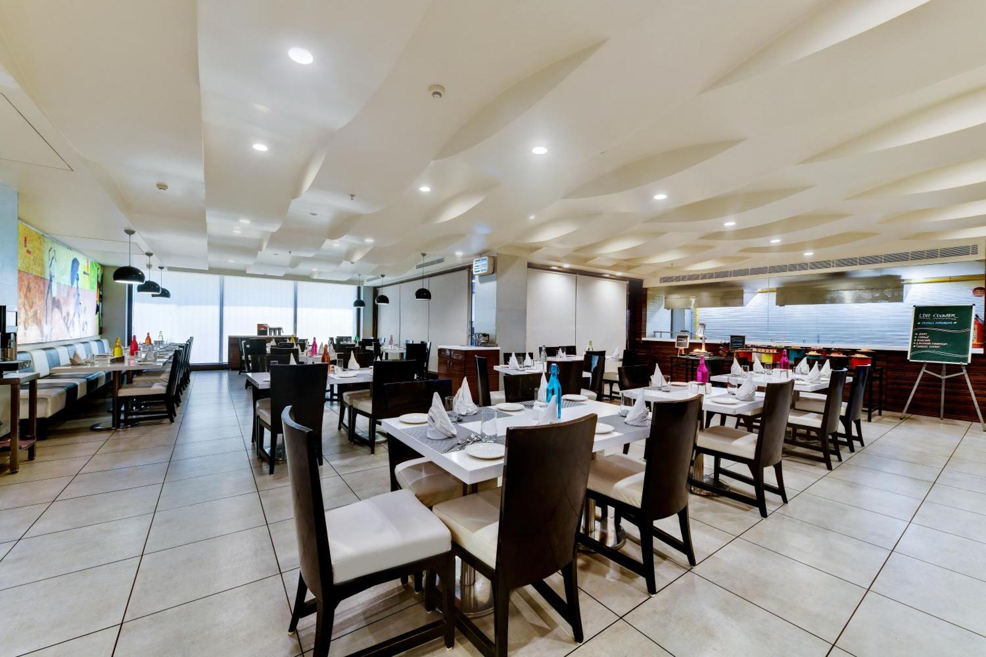 The Fern Residency Rajkot Hotel Екстериор снимка