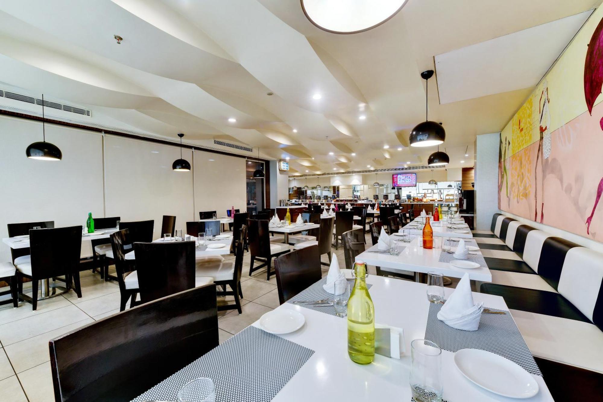 The Fern Residency Rajkot Hotel Екстериор снимка