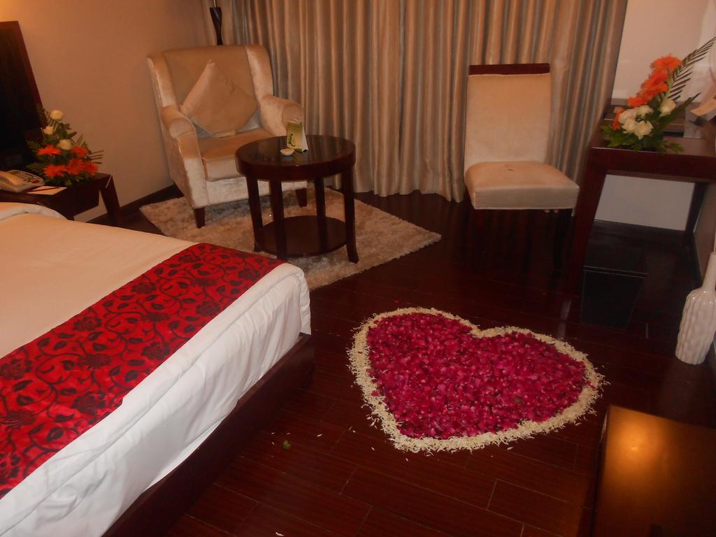 The Fern Residency Rajkot Hotel Екстериор снимка