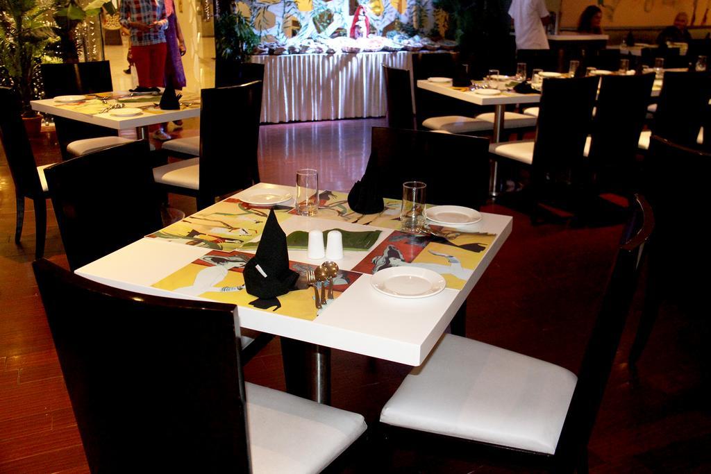 The Fern Residency Rajkot Hotel Екстериор снимка