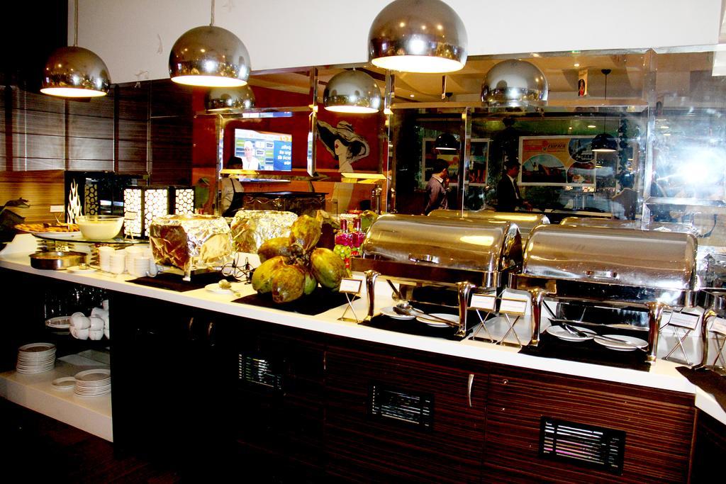 The Fern Residency Rajkot Hotel Екстериор снимка